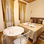 Guer Royal Suit Aparts